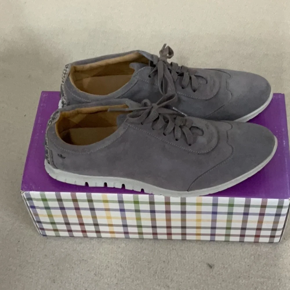 NEW IN BOX woman’s Peter Millar golf sneakers